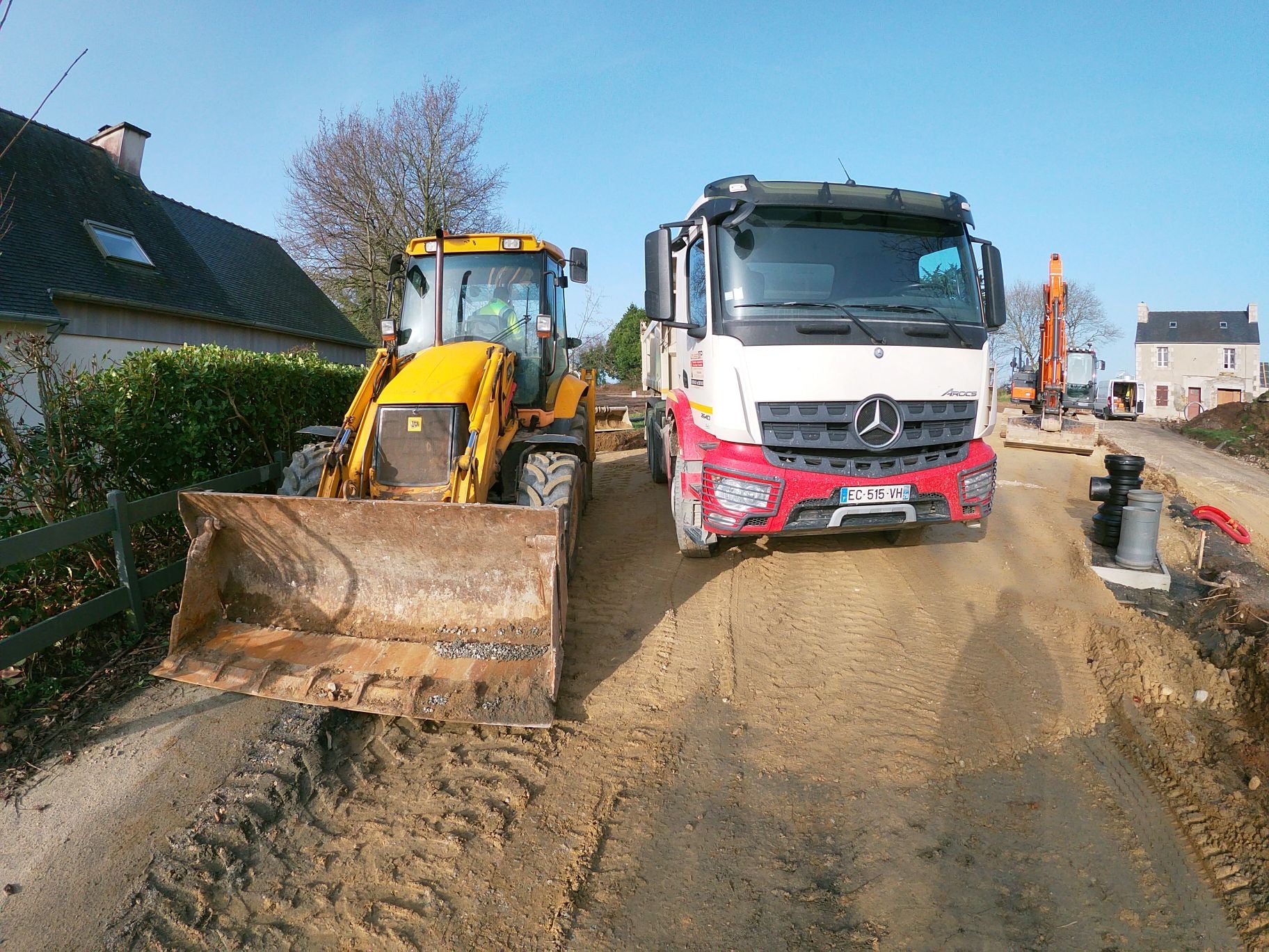 Spécialiste des travaux publics et des aménagements extérieurs depuis 30 ANS